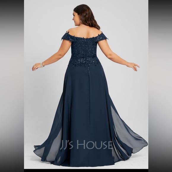 NWT.  Champagne, chiffon formal dress - Picture 4 of 7